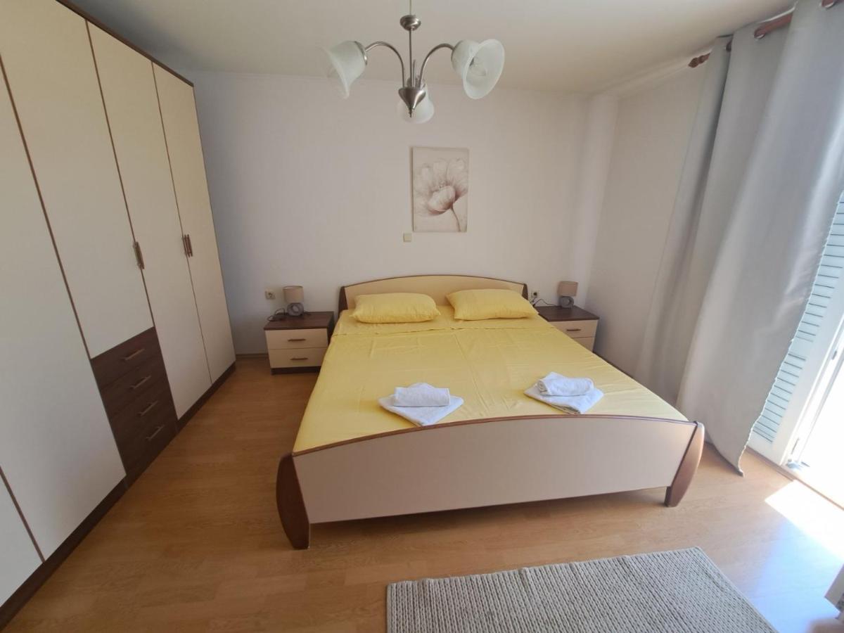 Apartmani Dijana Palit エクステリア 写真