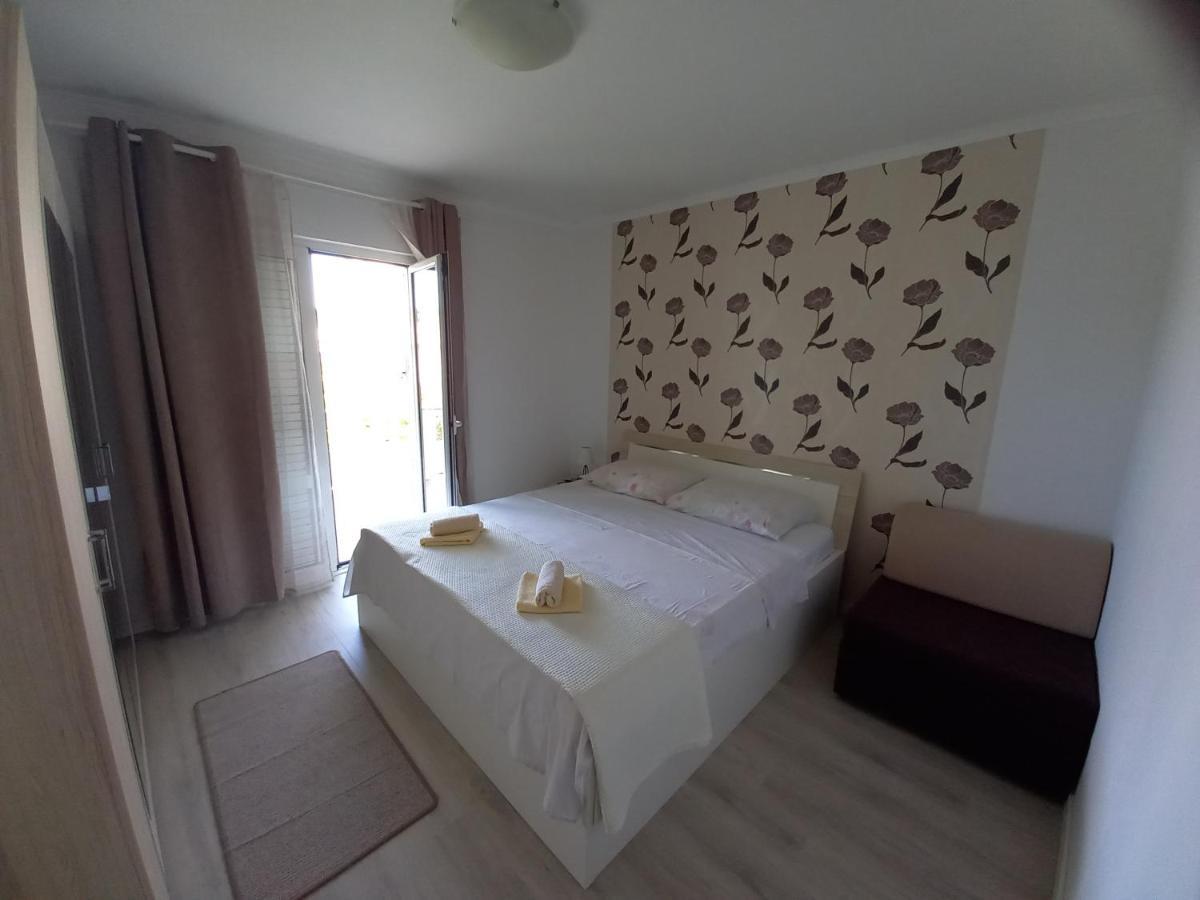 Apartmani Dijana Palit エクステリア 写真