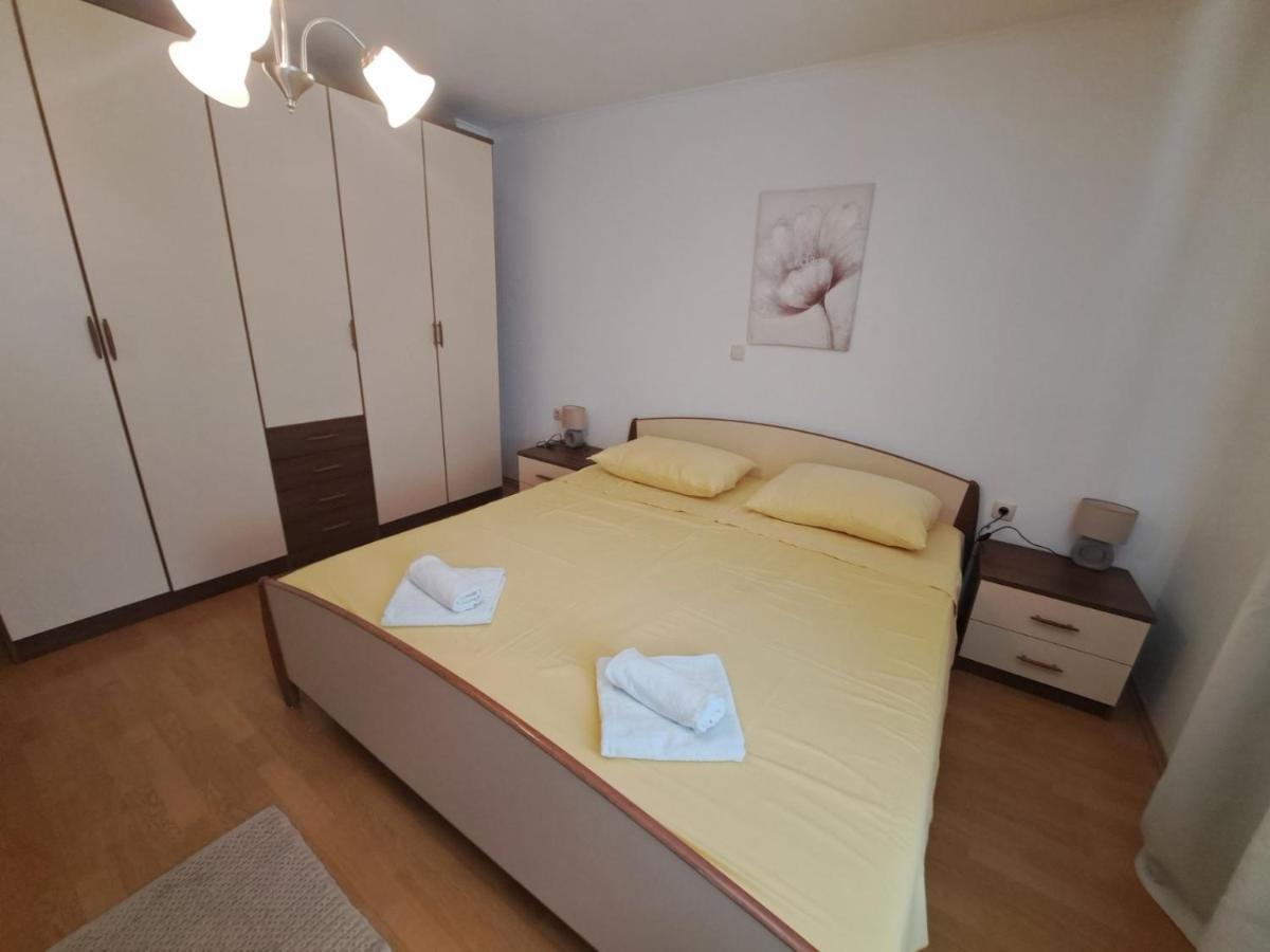 Apartmani Dijana Palit エクステリア 写真