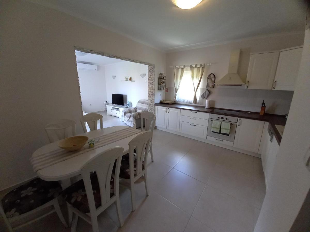 Apartmani Dijana Palit エクステリア 写真